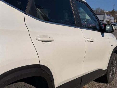 Used 2023 Kia Seltos S image 14