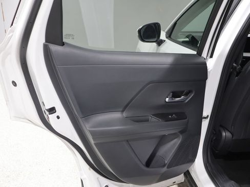 Used 2025 Nissan Kicks SV AWD/4WD image 19