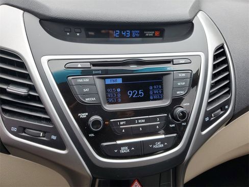 Used 2016 Hyundai Elantra SE image 27