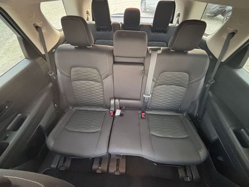 Used 2025 Nissan Pathfinder SV image 38