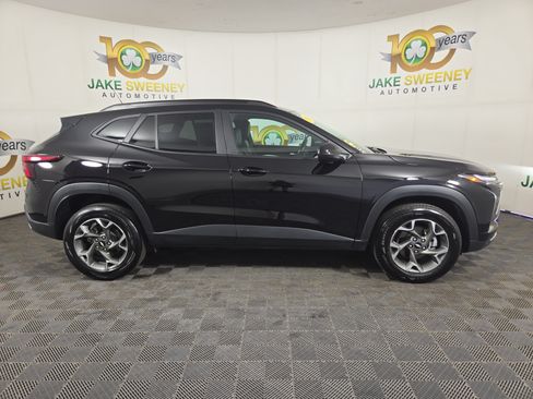 Used 2025 Chevrolet Trax LT w/ Driver Confidence Package FWD image 11