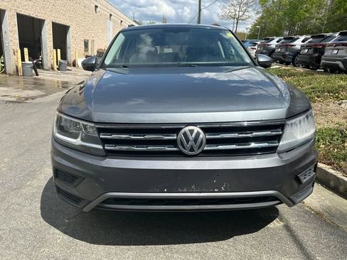Used 2018 Volkswagen Tiguan SE image 2