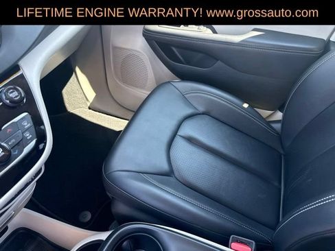 Certified 2024 Chrysler Pacifica Touring-L FWD image 16