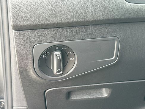 Used 2020 Volkswagen Tiguan SEL image 10