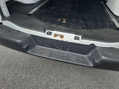 Used 2017 Chevrolet Express 2500 RWD image 10