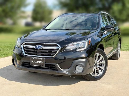 Used 2018 Subaru Outback 3.6R Touring w/ Popular Package #3 AWD/4WD image 1