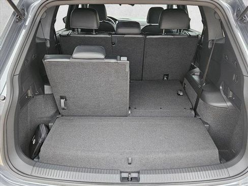 Used 2023 Volkswagen Tiguan SE R-Line image 7
