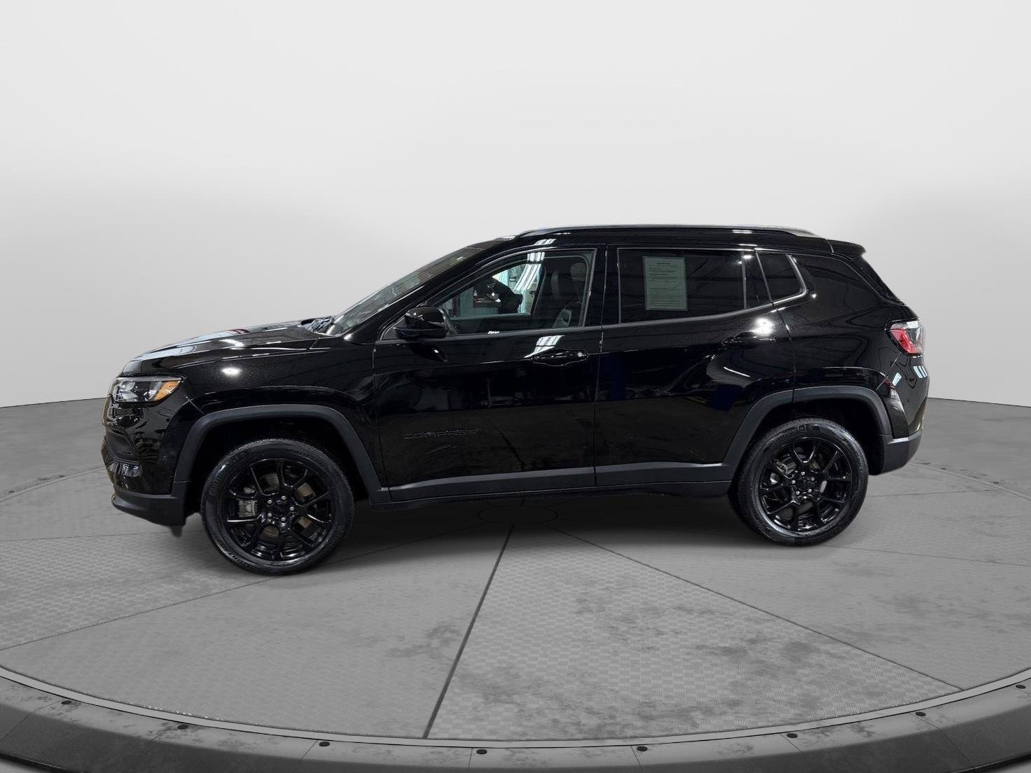 Used 2023 Jeep Compass Latitude AWD/4WD image 9