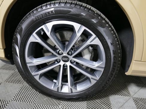 Certified 2025 Audi Q7 2.0T Premium Plus image 9