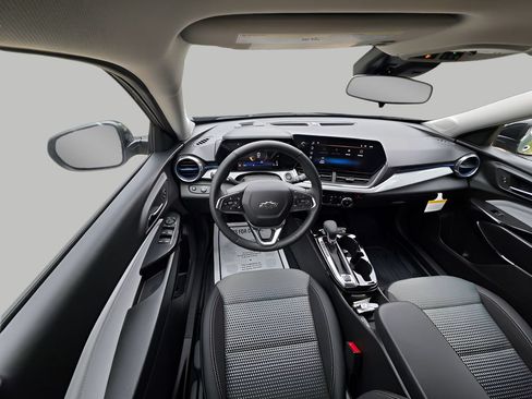 New 2026 Chevrolet Trax LT w/ Midnight Edition FWD image 12