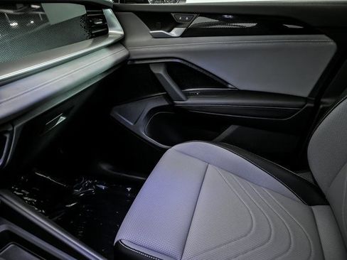 New 2026 Volkswagen Tiguan SE image 25