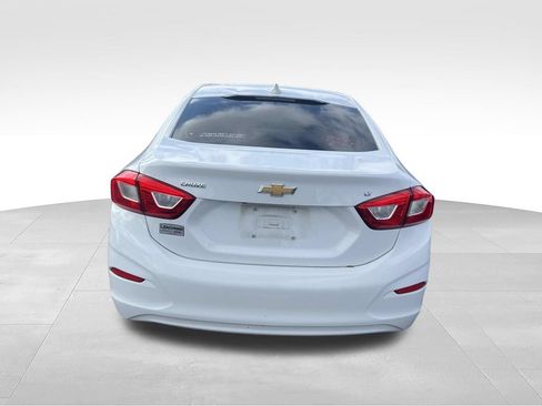Used 2018 Chevrolet Cruze LT FWD image 9