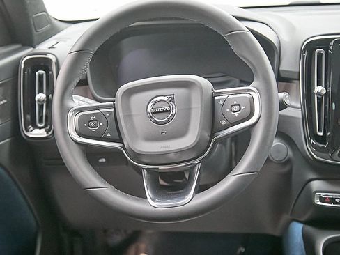 Certified 2023 Volvo XC40 Recharge Ultimate image 28