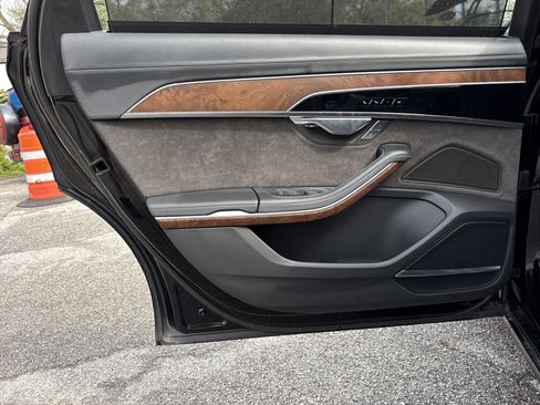 Used 2021 Audi A8 L 4.0T image 38