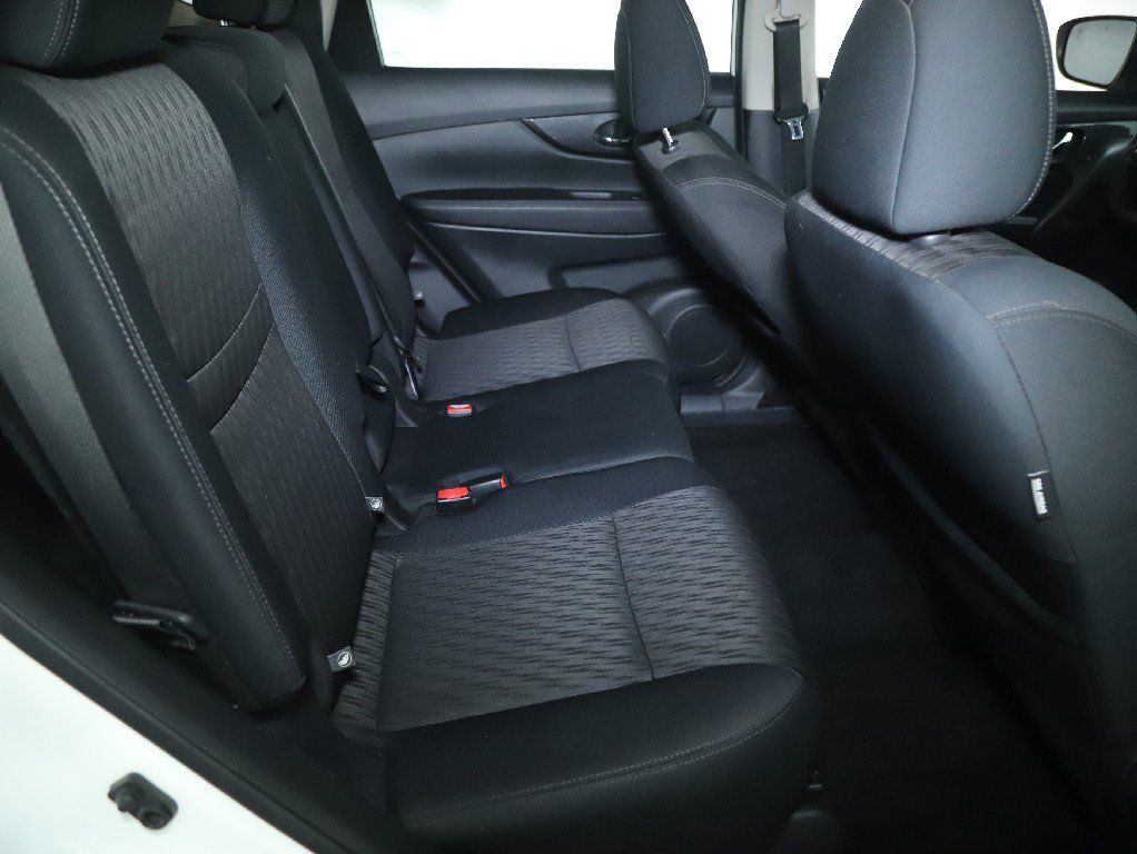 Used 2018 Nissan Rogue S AWD/4WD image 29