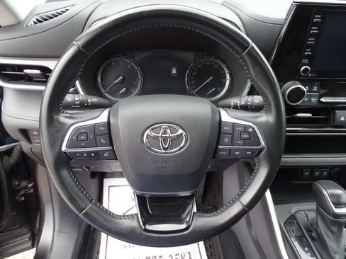 Used 2021 Toyota Highlander XLE image 15