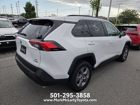 Used 2022 Toyota RAV4 LE AWD/4WD image 10