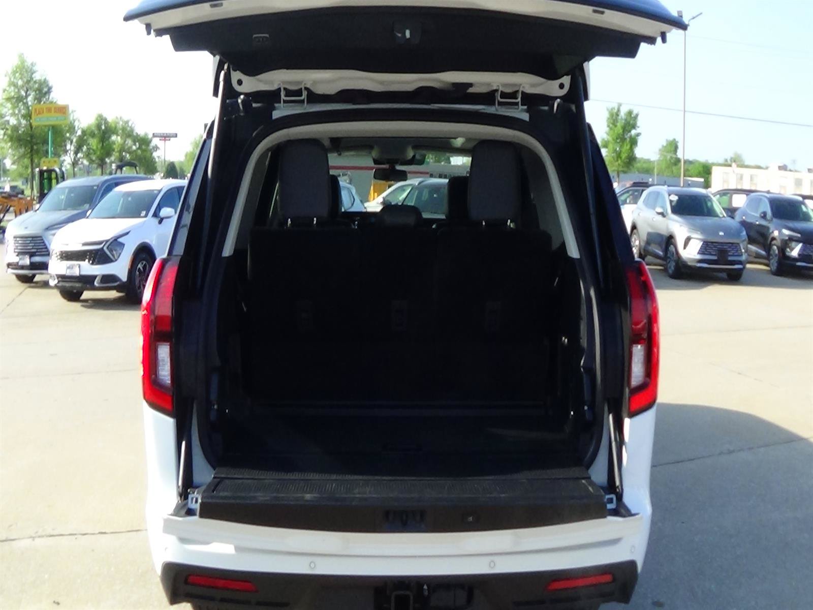 Used 2025 Ford Expedition Active AWD/4WD image 11