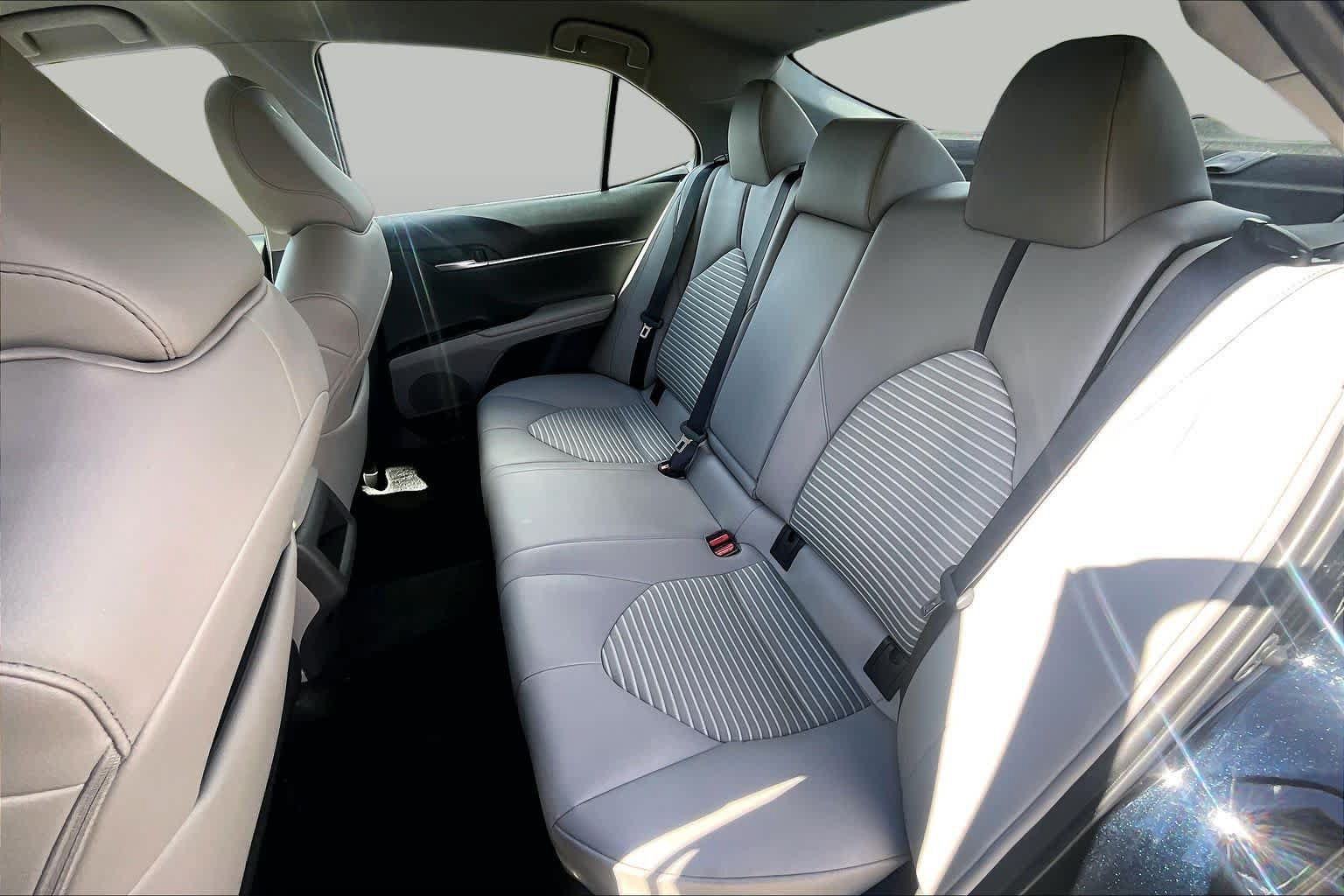 Used 2024 Toyota Camry SE AWD/4WD image 19