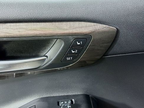 Used 2023 Toyota Highlander Limited FWD image 22