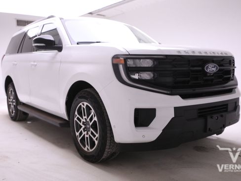Used 2025 Ford Expedition Active image 7