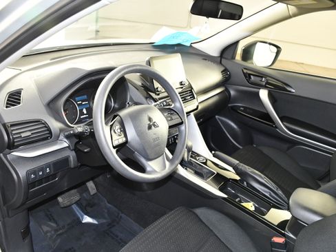 Used 2024 Mitsubishi Eclipse Cross LE AWD/4WD image 2