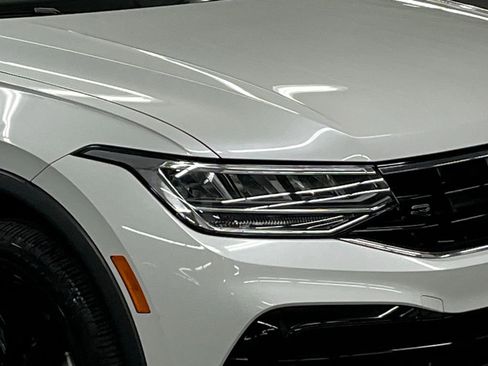 Certified 2022 Volkswagen Tiguan SE R-Line image 42