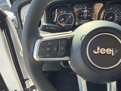 Used 2024 Jeep Wrangler Unlimited Sahara AWD/4WD image 25