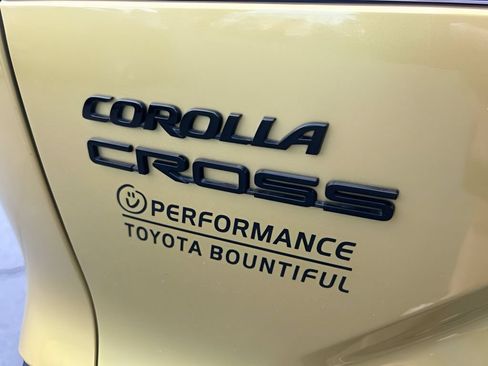 Used 2023 Toyota Corolla Cross AWD Hybrid w/ Moonroof Package image 11