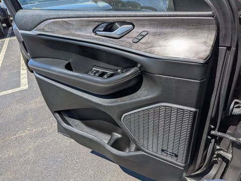 New 2023 Jeep Grand Cherokee Limited w/ Luxury Tech Group II AWD/4WD image 22