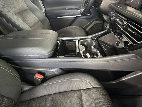 Used 2024 Chevrolet Traverse LT image 35