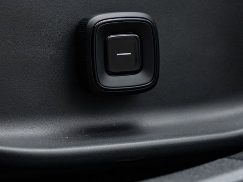 New 2025 Volvo EX30 Plus w/ Climate Package image 15