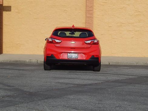 Used 2017 Chevrolet Cruze LT w/ Convenience Package image 4