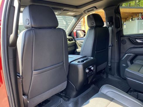 Used 2024 GMC Yukon XL Denali AWD/4WD image 15