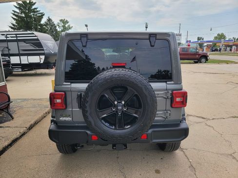 Used 2021 Jeep Wrangler Unlimited Sahara AWD/4WD image 6
