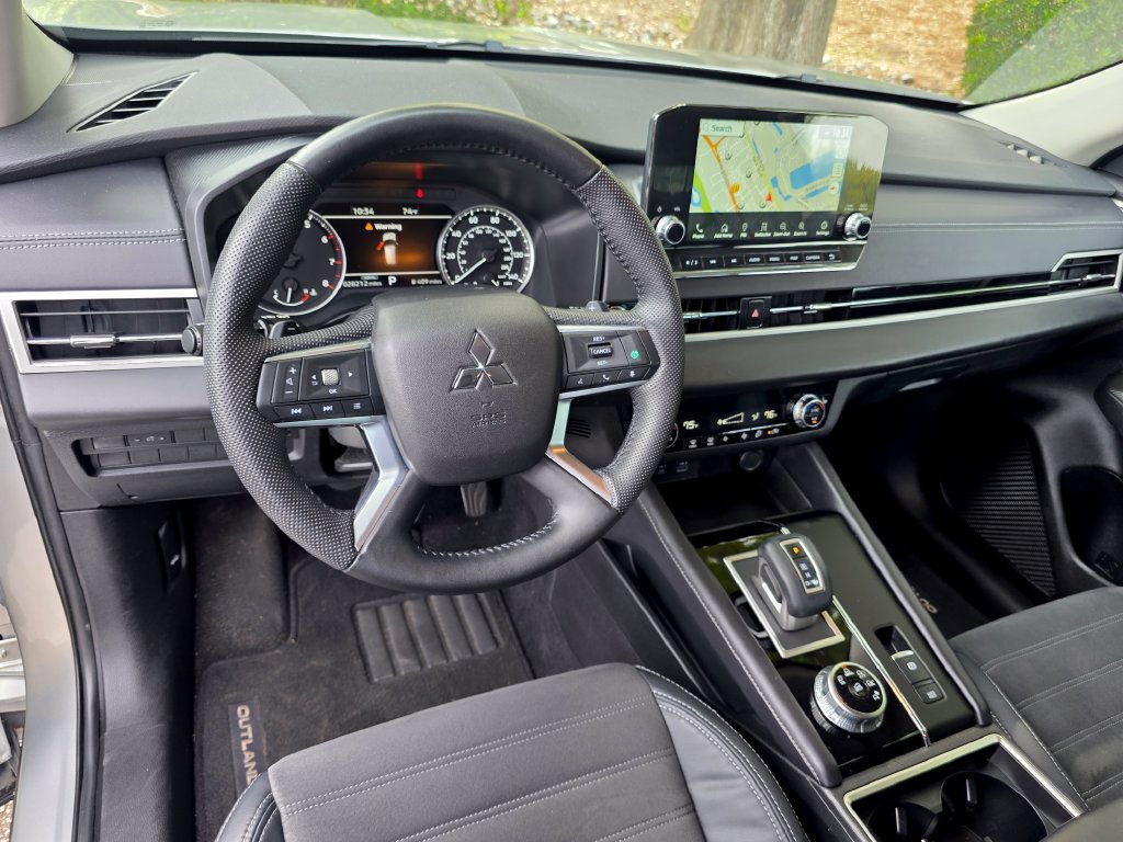 Used 2023 Mitsubishi Outlander SE FWD image 13