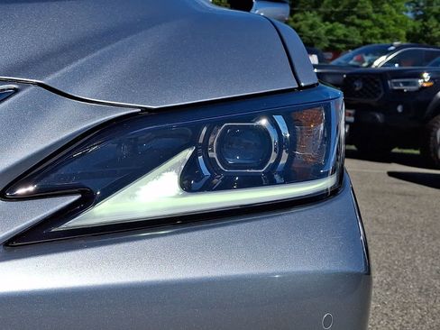Used 2024 Lexus ES 350 w/ Premium Package FWD image 10