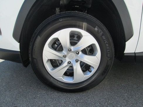Used 2023 Toyota RAV4 LE AWD/4WD image 8