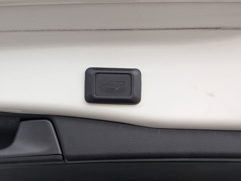 Certified 2021 Toyota RAV4 XLE Premium image 24