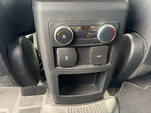 Used 2020 Ford Explorer XLT AWD/4WD image 18