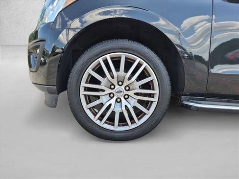 Used 2018 Ford Expedition Max XLT w/ Equipment Group 202A RWD image 9