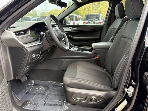 New 2025 Jeep Grand Cherokee Laredo X w/ Luxury Tech Group I image 6