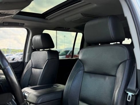 Used 2018 GMC Yukon XL SLT w/ Open Road Package AWD/4WD image 15