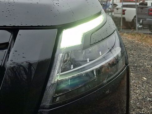 Used 2023 Nissan Pathfinder Platinum w/ Lighting Package (N93) image 9