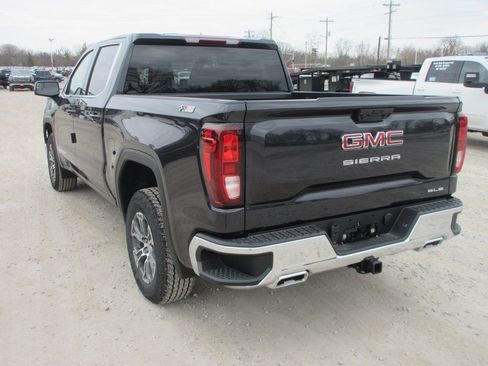 New 2026 GMC Sierra 1500 SLE image 9