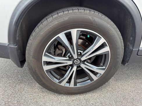 Used 2020 Nissan Rogue SV w/ Premium Package FWD image 8