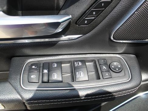 Used 2024 RAM 1500 Laramie AWD/4WD image 12