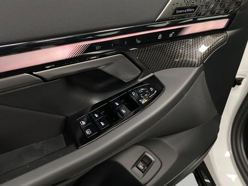 New 2026 BMW 550e xDrive image 32