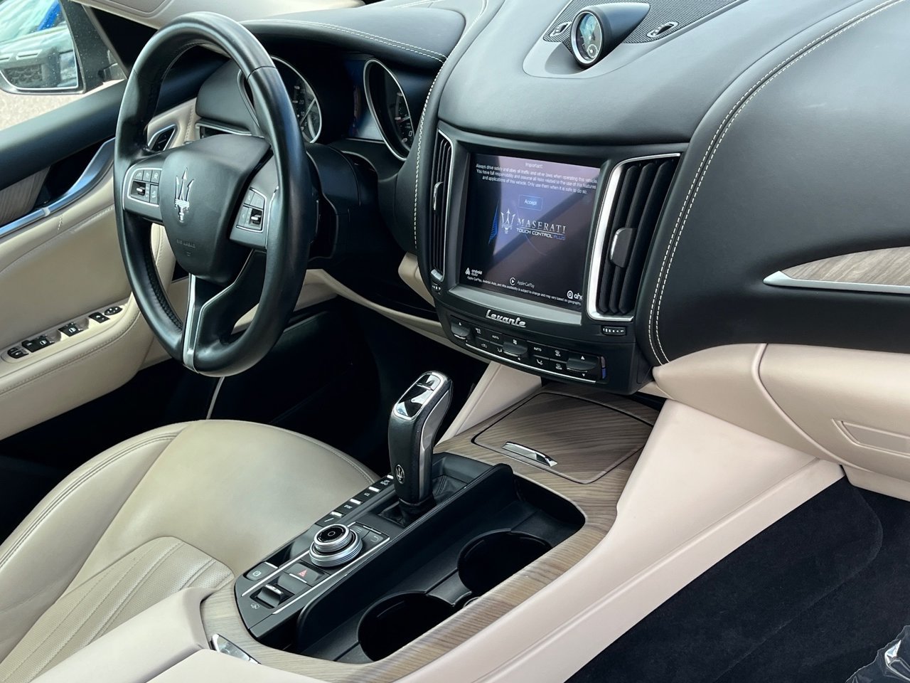 Used 2019 Maserati Levante GranLusso AWD/4WD image 9
