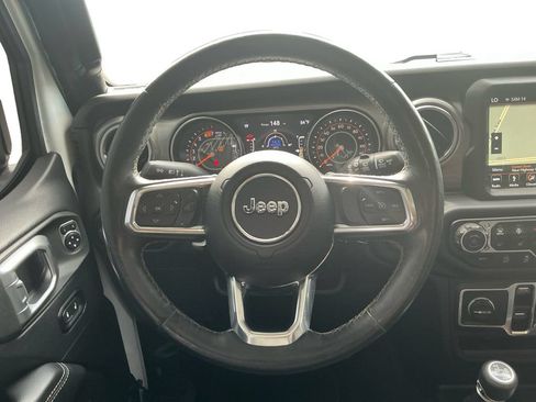 Used 2019 Jeep Wrangler Unlimited Sahara AWD/4WD image 18
